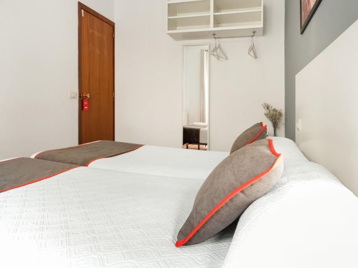 Oyo Hospedaje La Tita Santiago de Compostela Ngoại thất bức ảnh
