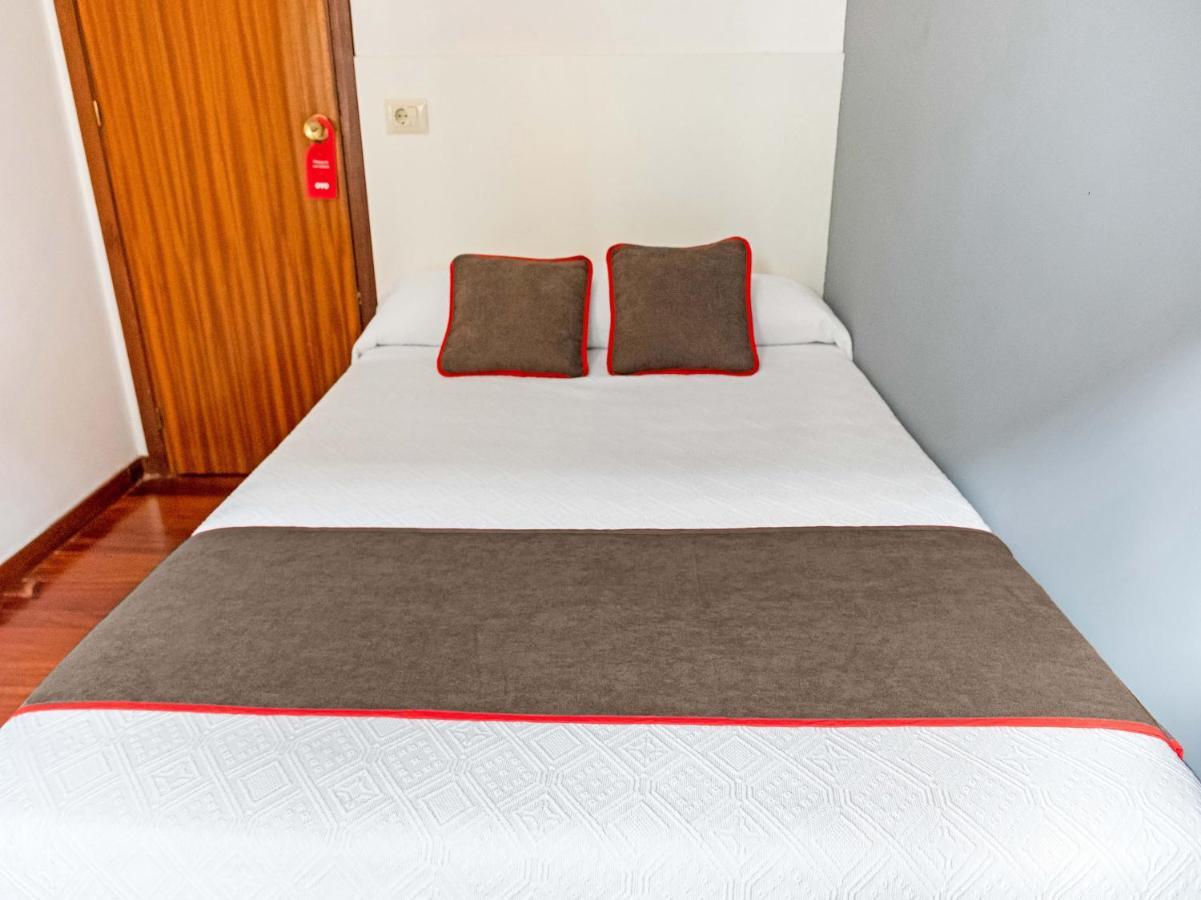 Oyo Hospedaje La Tita Santiago de Compostela Ngoại thất bức ảnh
