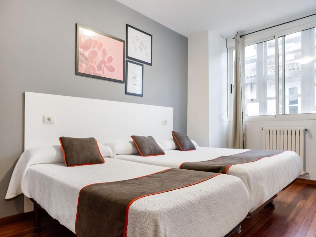 Oyo Hospedaje La Tita Santiago de Compostela Ngoại thất bức ảnh