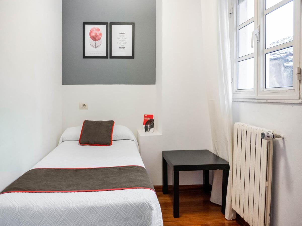 Oyo Hospedaje La Tita Santiago de Compostela Ngoại thất bức ảnh